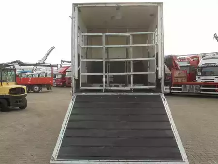 Kuorma-auto 2006 Volvo FM 9.310 + Euro 5 + Manual + Horse transport (10)