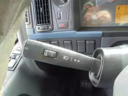 Kuorma-auto 2006 Volvo FM 9.310 + Euro 5 + Manual + Horse transport (12)