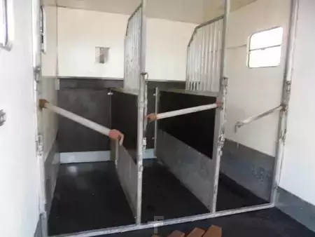 Kuorma-auto 2006 Volvo FM 9.310 + Euro 5 + Manual + Horse transport (16)