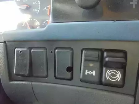 Kuorma-auto 2006 Volvo FM 9.310 + Euro 5 + Manual + Horse transport (17)