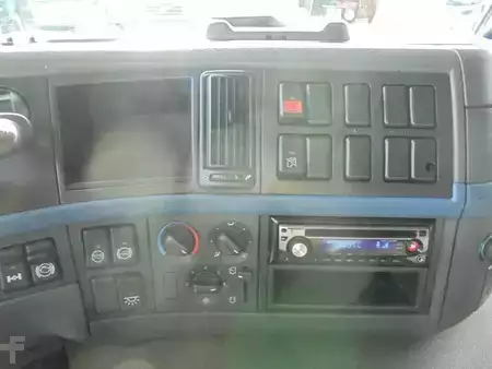 Kuorma-auto 2006 Volvo FM 9.310 + Euro 5 + Manual + Horse transport (18)