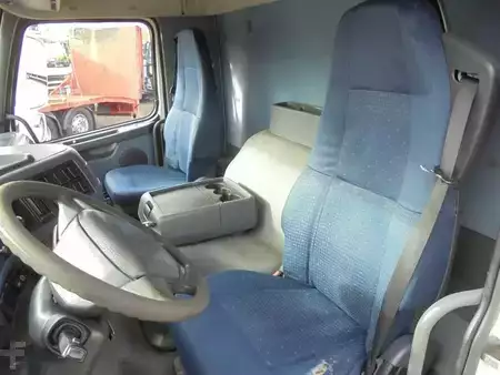 Kuorma-auto 2006 Volvo FM 9.310 + Euro 5 + Manual + Horse transport (5)