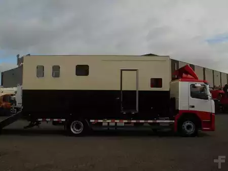 Kuorma-auto 2006 Volvo FM 9.310 + Euro 5 + Manual + Horse transport (9)