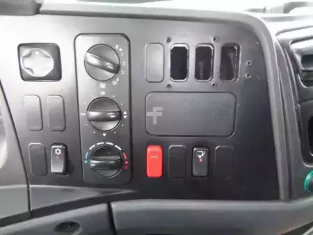 Lastbil 2010 Mercedes-Benz Atego 822 + Euro 5 + Dhollandia lift (15)