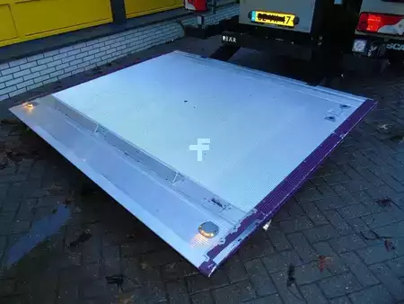 Kamion 2012 Scania P230 LOW KLM +  CARRIER + LOADLIFT + (13)