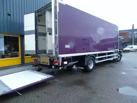 Kamion 2012 Scania P230 LOW KLM +  CARRIER + LOADLIFT + (20)
