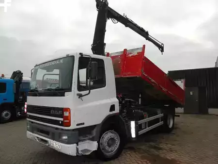 Lastbil 2001 DAF CF 75.240 ATI + EURO 2 + HIAB 090 + 3SIDE TIPPER (2)