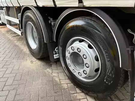 Vrachtwagen 2014 DAF XF 105,410 + EURO 5 + 6X2 + ELEVATOR + MANUAL (12)