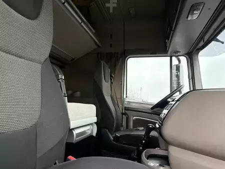 Vrachtwagen 2014 DAF XF 105,410 + EURO 5 + 6X2 + ELEVATOR + MANUAL (16)