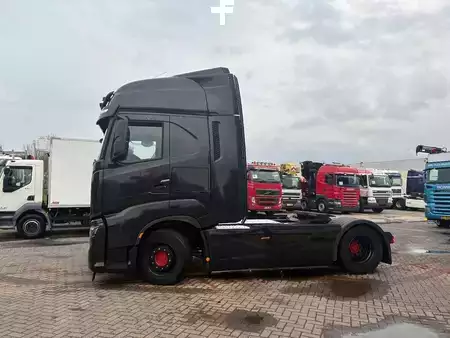 Lastkraftwagen 2024 Iveco S-WAY  570 + RETARDER + EURO 6 + SHOWTRUCK (3)