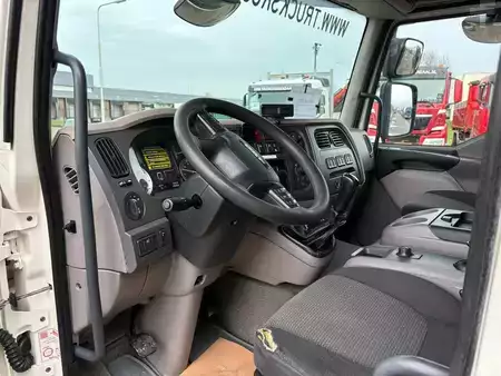 Vrachtwagen 2015 DAF LF220FA + Thermo king + euro 6 + manual (11)