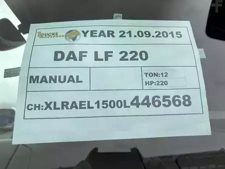 Vrachtwagen 2015 DAF LF220FA + Thermo king + euro 6 + manual (17)