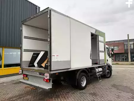 Vrachtwagen 2015 DAF LF220FA + Thermo king + euro 6 + manual (4)