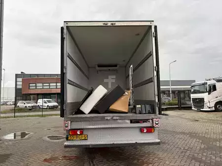 Vrachtwagen 2015 DAF LF220FA + Thermo king + euro 6 + manual (5)