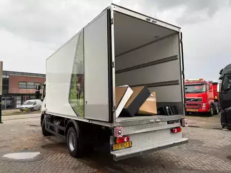 Vrachtwagen 2015 DAF LF220FA + Thermo king + euro 6 + manual (6)
