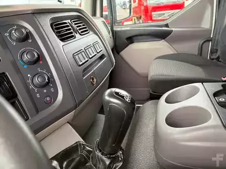 Vrachtwagen 2015 DAF LF220FA + Thermo king + euro 6 + manual (7)