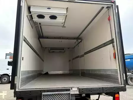 Lastbil 2013 Renault MIDLUM 270 DXI + CHEREAU + CARRIER + DHOLLANDIA + 2 COMPARTMENTS (9)