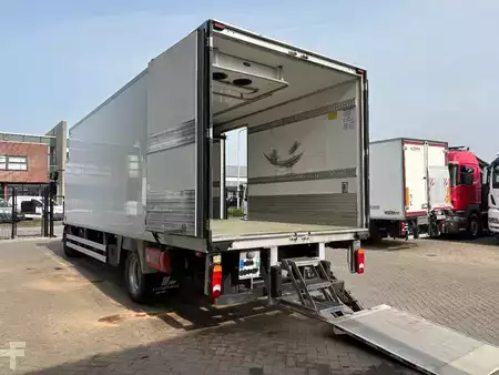 Lastbil 2012 Renault Midlum 220 DXI + CARRIER 850 supra + EURO 5 + lift + 14T (5)