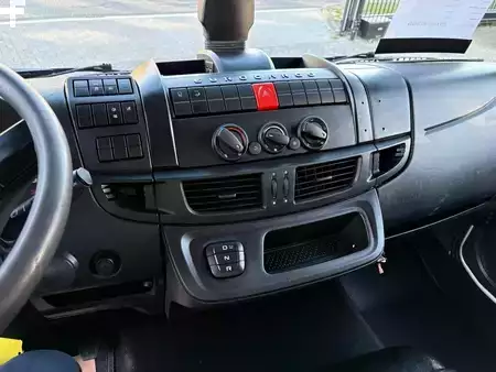 Camión 2020 Iveco 120E 21 + EURO 6 + ELEVATOR + 12t + 5x IN STOCK (20)