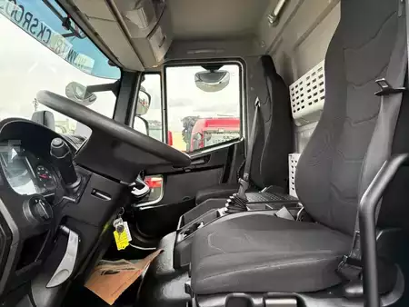 Camión 2020 Iveco 120E 210 + Loadlift (10)