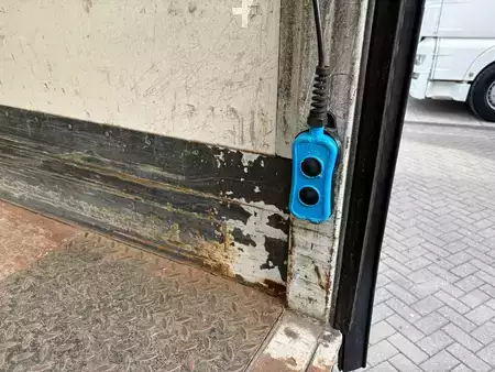 Camión 2020 Iveco 120E 210 + Loadlift (12)