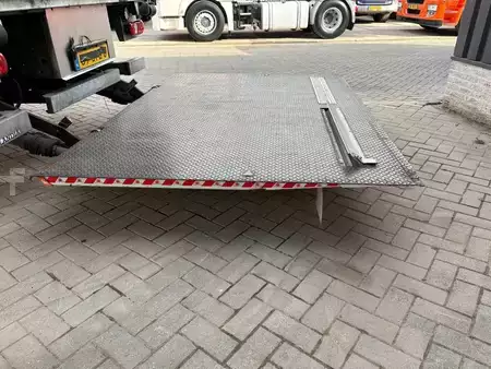 Camión 2020 Iveco 120E 210 + Loadlift (5)
