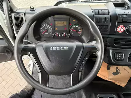 Camión 2020 Iveco 120E 210 + Loadlift (9)