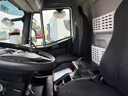 Camión 2020 Iveco Eurocargo 120E21 + euro 6 + lift + 12t + 5x in stock (5)