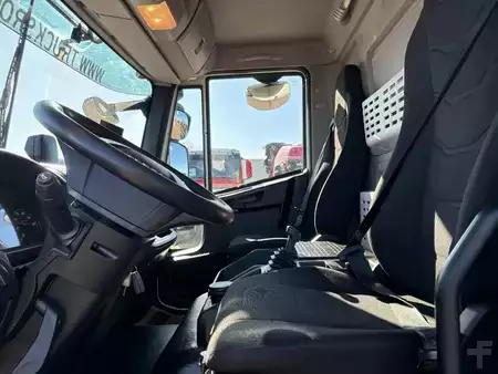 Camión 2021 Iveco 120E 210 + DHOLLANDIA LIFT + EURO 6 + 12T + 5x IN STOCK (8)