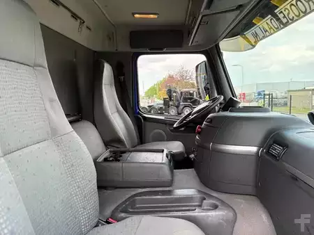 Lastbil 2005 Volvo FM 9,260 + HIAB 288 E-6 HIPRO + 3x JIB + REMOTE + 6X2 STEERING + (10)