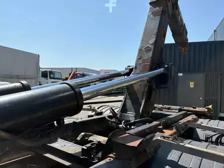 Truck 2011 Scania P 360 + HOOK ARM SYSTEM + 6X2 + EURO 5 + HEIGHT ADJUSTABLE HOOK (8)