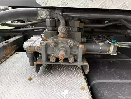 Lastbil 2009 Renault Premium 370DXI + HMF 1430 K3 + 6X4 + HOOKSYTEM + EURO 5 (17)