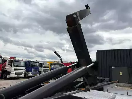 Lastbil 2009 Renault Premium 370DXI + HMF 1430 K3 + 6X4 + HOOKSYTEM + EURO 5 (7)