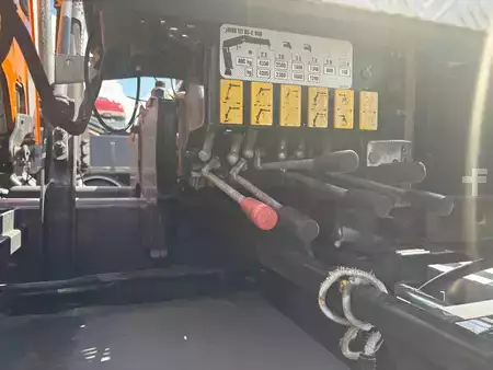 Vrachtwagen 2008 Scania P360 + HIAB 111BS-2 DUO + 6X2 + HOOKSYTEM + EURO 5 + 113,000KM! (20)