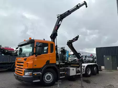 Vrachtwagen 2008 Scania P360 + HIAB 111BS-2 DUO + 6X2 + HOOKSYTEM + EURO 5 + 113,000KM! (2)