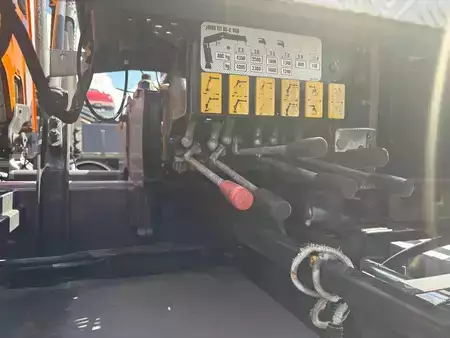 Vrachtwagen 2008 Scania P360 + HIAB 111BS-2 DUO + 6X2 + HOOKSYTEM + EURO 5 + 113,000KM! (20)
