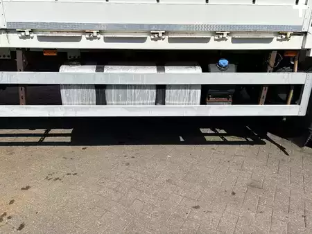 Náklaďák 2014 Volvo FE 300 + EURO 5 + 6X2 steering + MANUAL (17)