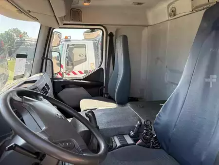 Náklaďák 2014 Volvo FE 300 + EURO 5 + 6X2 steering + MANUAL (5)