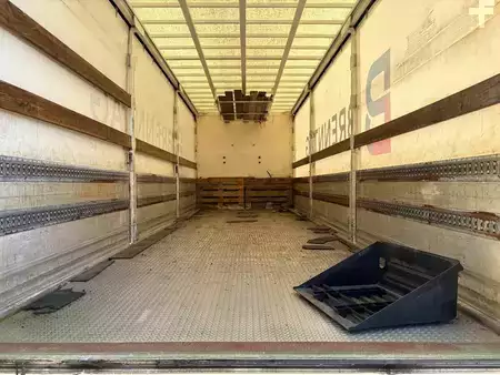 Náklaďák 2014 Volvo FE 300 + EURO 5 + 6X2 steering + MANUAL (6)