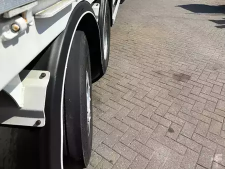Náklaďák 2014 Volvo FE 300 + EURO 5 + 6X2 steering + MANUAL (7)