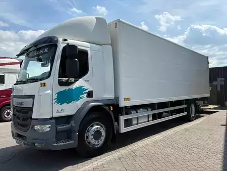 Náklaďák 2015 DAF LF 310 + 19T + DHOLLANDIA lift + EURO 6 + 8.21 meter box (2)