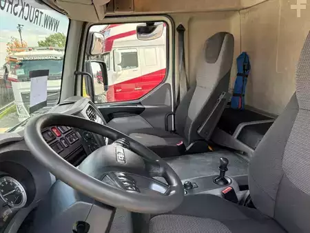 Náklaďák 2015 DAF LF 310 + 19T + DHOLLANDIA lift + EURO 6 + 8.21 meter box (9)