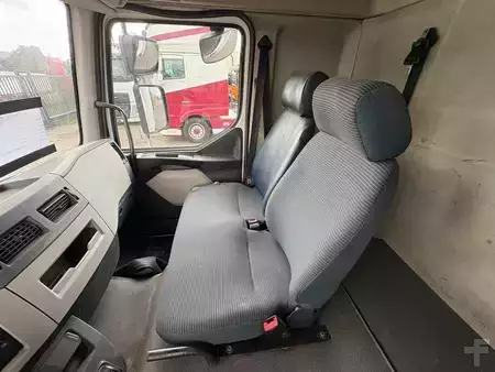 Náklaďák 2010 Volvo FL 12,240 + Leaf Suspension + Loadlift 2.5t + Low Mileage (13)