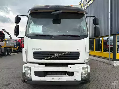 Náklaďák 2010 Volvo FL 12,240 + Leaf Suspension + Loadlift 2.5t + Low Mileage (6)