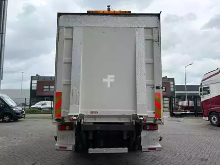 Náklaďák 2010 Volvo FL 12,240 + Leaf Suspension + Loadlift 2.5t + Low Mileage (9)