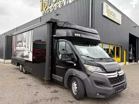 Náklaďák 2018 [div] JUMPER + SALES TRAILER / SHOWROOM + BAR/STAGE + 12,000 km (10)