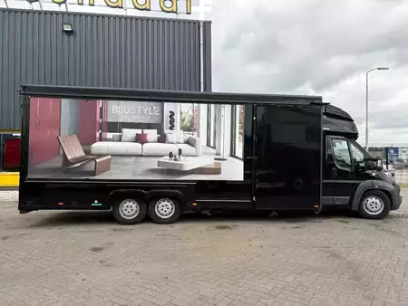 Náklaďák 2018 [div] JUMPER + SALES TRAILER / SHOWROOM + BAR/STAGE + 12,000 km (16)