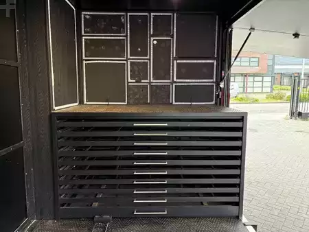 Náklaďák 2018 [div] JUMPER + SALES TRAILER / SHOWROOM + BAR/STAGE + 12,000 km (19)