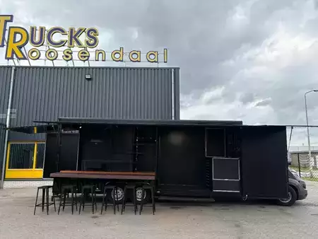 Náklaďák 2018 [div] JUMPER + SALES TRAILER / SHOWROOM + BAR/STAGE + 12,000 km (2)
