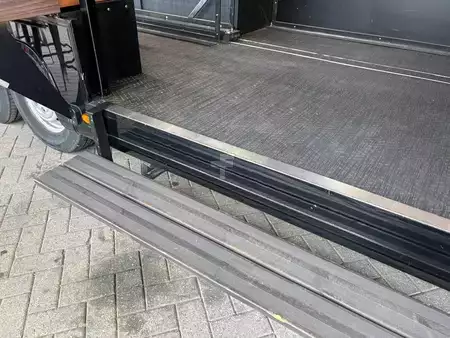 Náklaďák 2018 [div] JUMPER + SALES TRAILER / SHOWROOM + BAR/STAGE + 12,000 km (20)